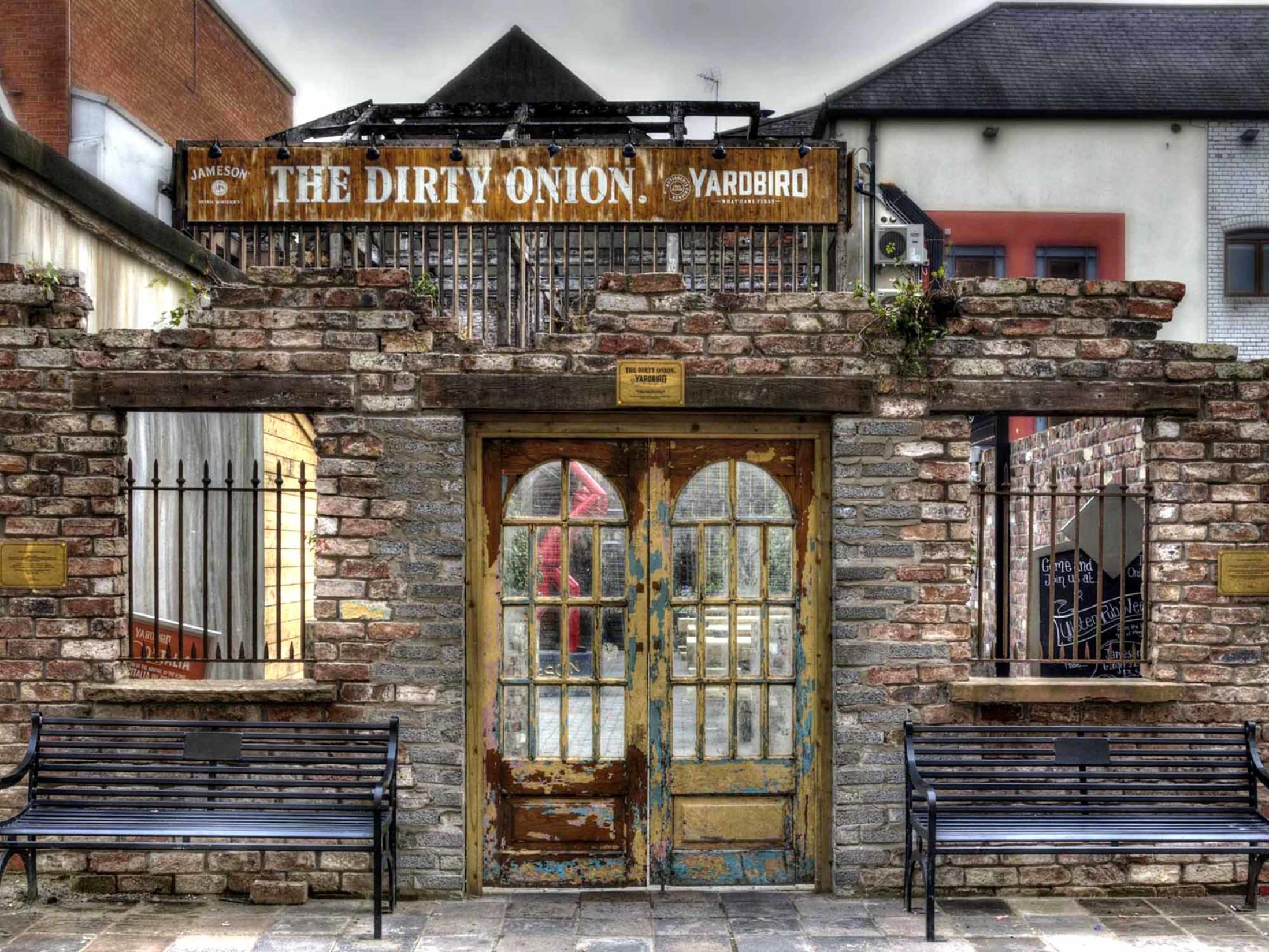 best-pubs-in-belfast-20-top-pubs-in-belfast-city-centre